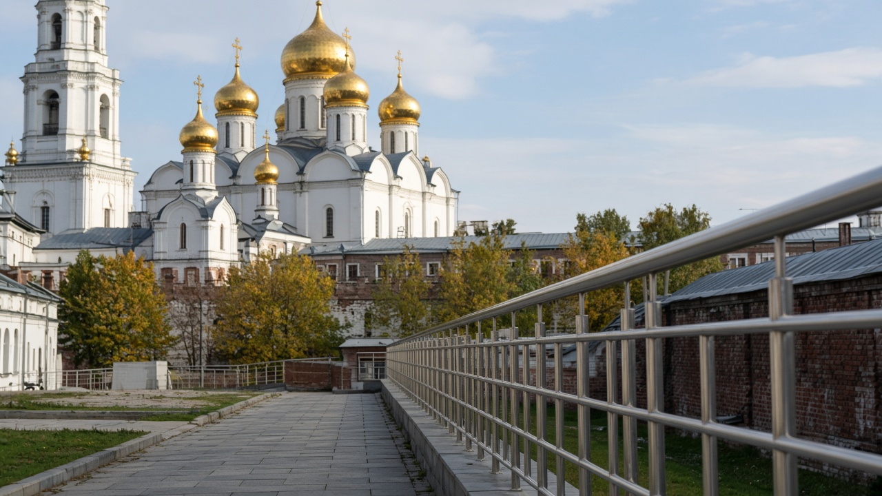 Ограждения у Даниловского монастыря