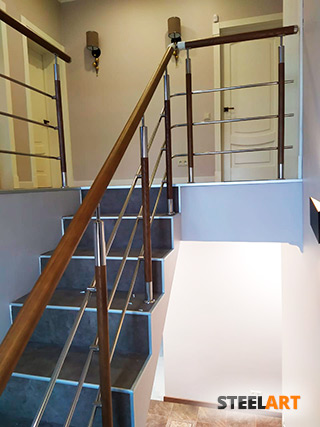 Перила комбинированные на лестнице